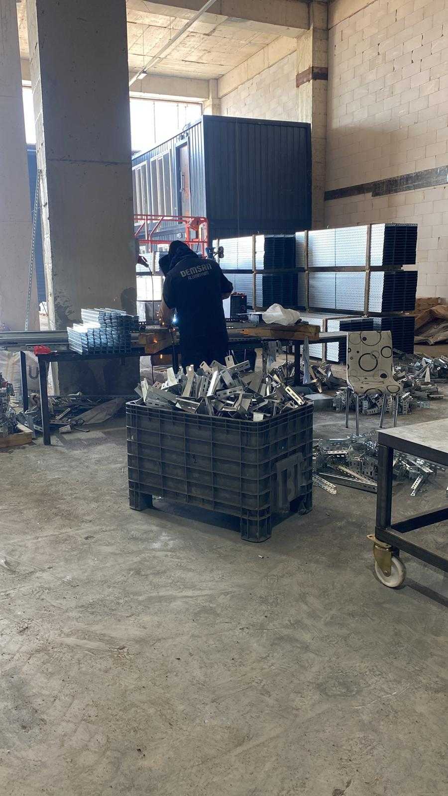 Metal kablo kanalı üretim detayı