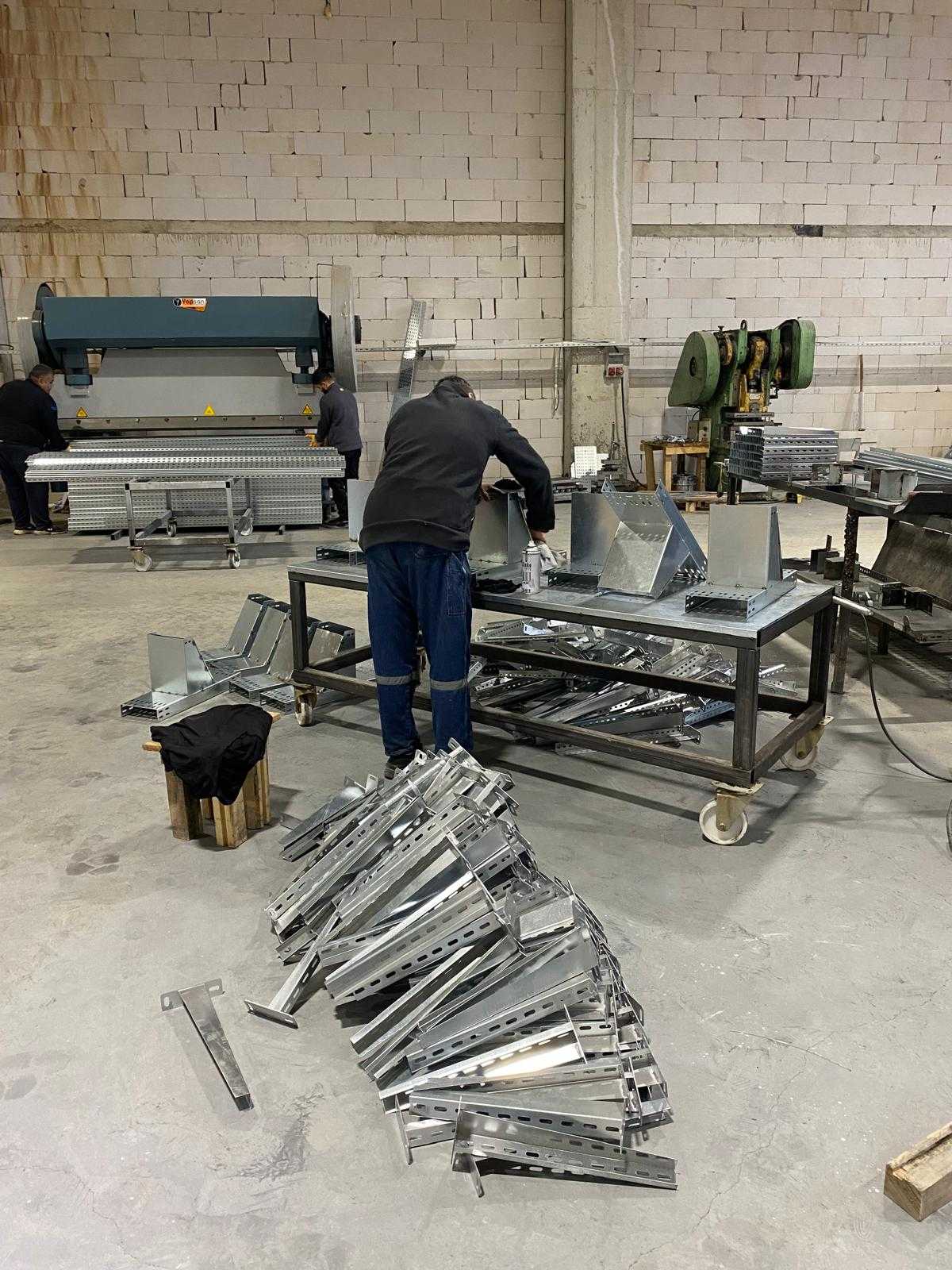 Depo ve stok alanı kablo kanalları